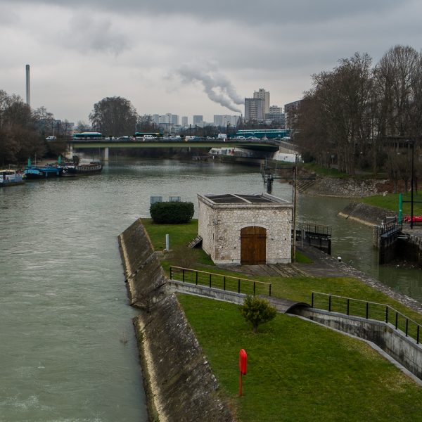 Paris au loin